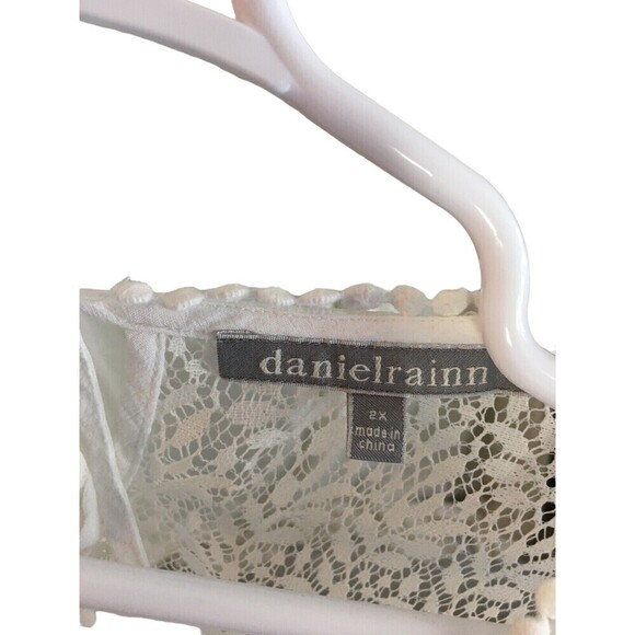 Danielrainn Top Women's Size 2X White Lacey Cap Sleeve - Picture 6 of 7